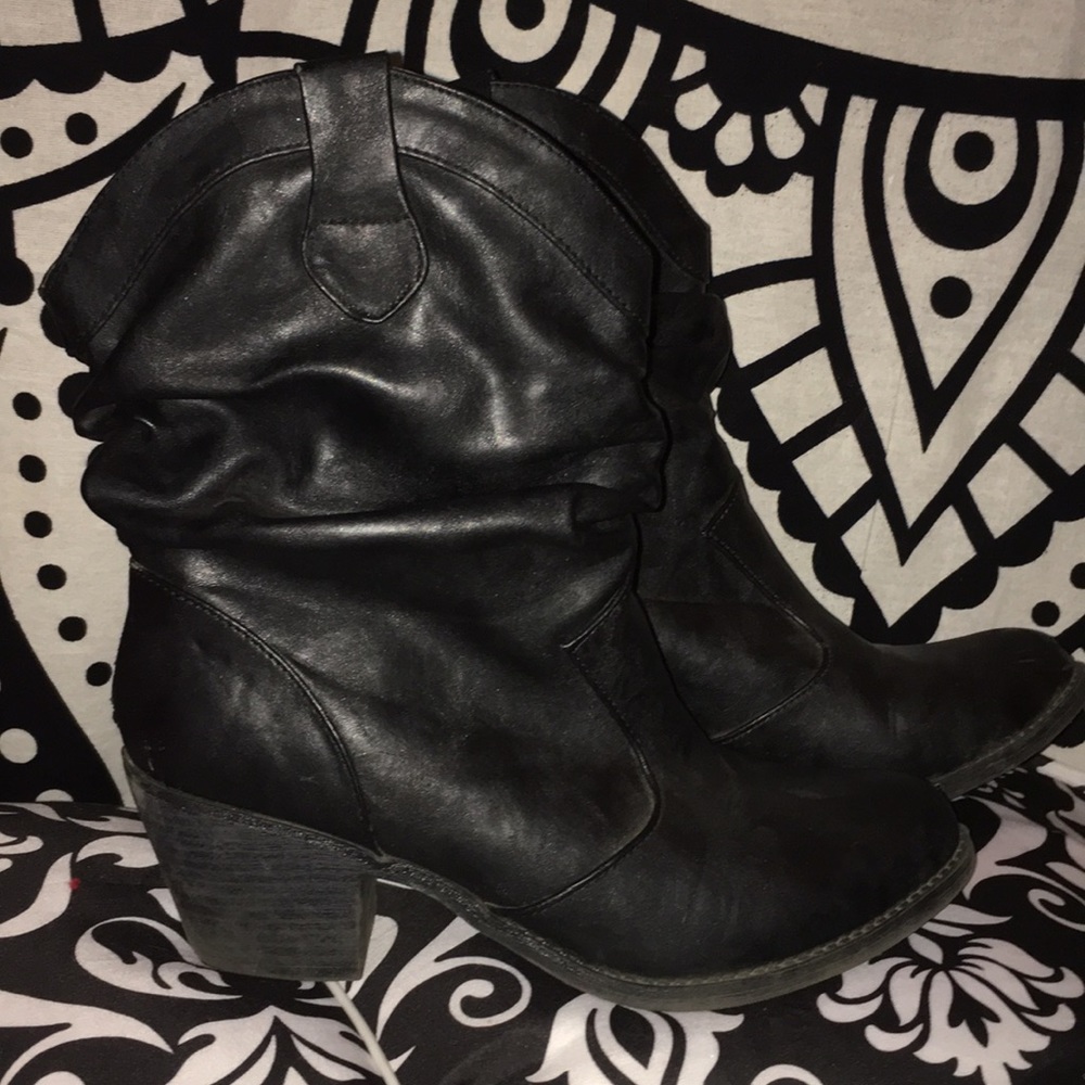 Size 9 1/2 Mudd black ruffled boots
